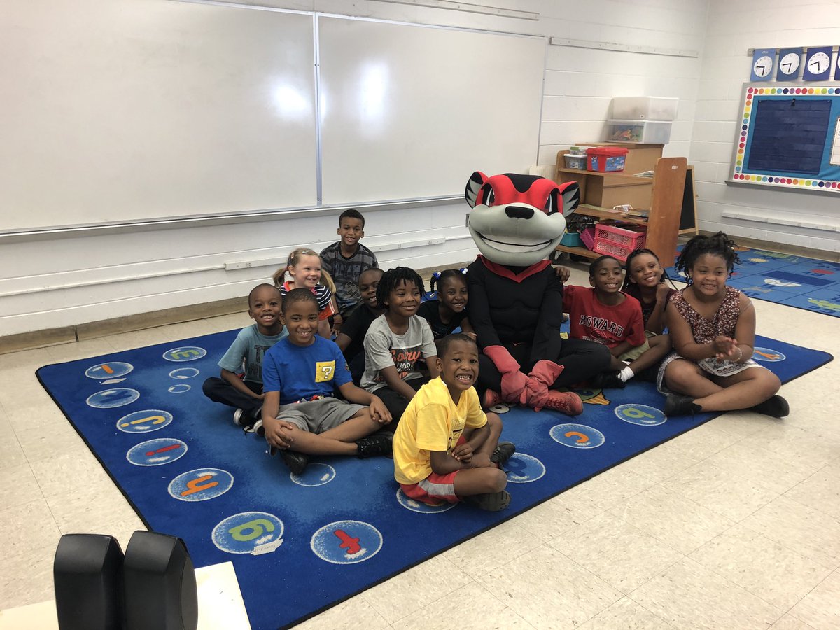 Nutzy paid us a visit today! He was a good listener! @ChimborazoES <a href="/RPS_Schools/">Richmond Public Schools</a> <a href="/GoSquirrels/">Richmond Flying Squirrels</a>