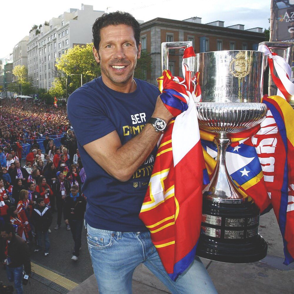 Simeone's tweet photo. 25 años de mi primera vez en el Atlético de Madrid. Una gran alegría y una enorme responsabilidad ser parte de tu historia @Atleti https://t.co/fEWyO4D0ah