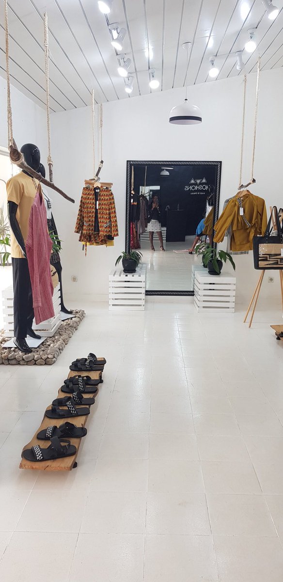 SandrasPainting's tweet photo. Im just so proud of the work of talented designers of #Rwanda
I love the passion @moses.rw of #moshions puts in creating quality products that can compete international brand wit an african flavor
#AfricasBeautifulArtcraft #talentedDesigners #fashion #Design #MadeInRwanda https://t.co/QGB6pk3y88