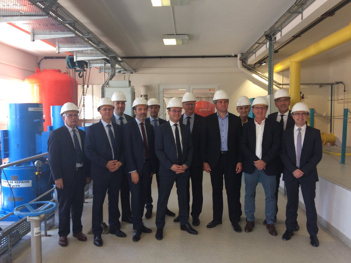 clemduclert's tweet photo. [contrat🖌] ce matin, @LeGrandChalon confie à @suezFR pour 10 ans la gestion #eau et #assainissement de @Chalon_officiel et nord de l’agglomération. Un grand merci pour cette confiance renouvelée et un plaisir de continuer à travailler avec les équipes du #GrandChalon https://t.co/ZD9EpFRHkb