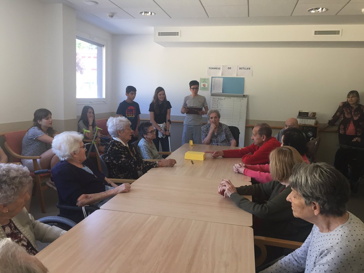 Mireias2's tweet photo. Avui el alumnes de 2nESO de @insvoltreganes han presentat els jocs Matemàtics dissenyats en el marc del projecte #codisecret als avis i àvies de la residència.Ha estat increïble compartir amb tots ells aquest moment. https://t.co/VvnDn4XPgb
