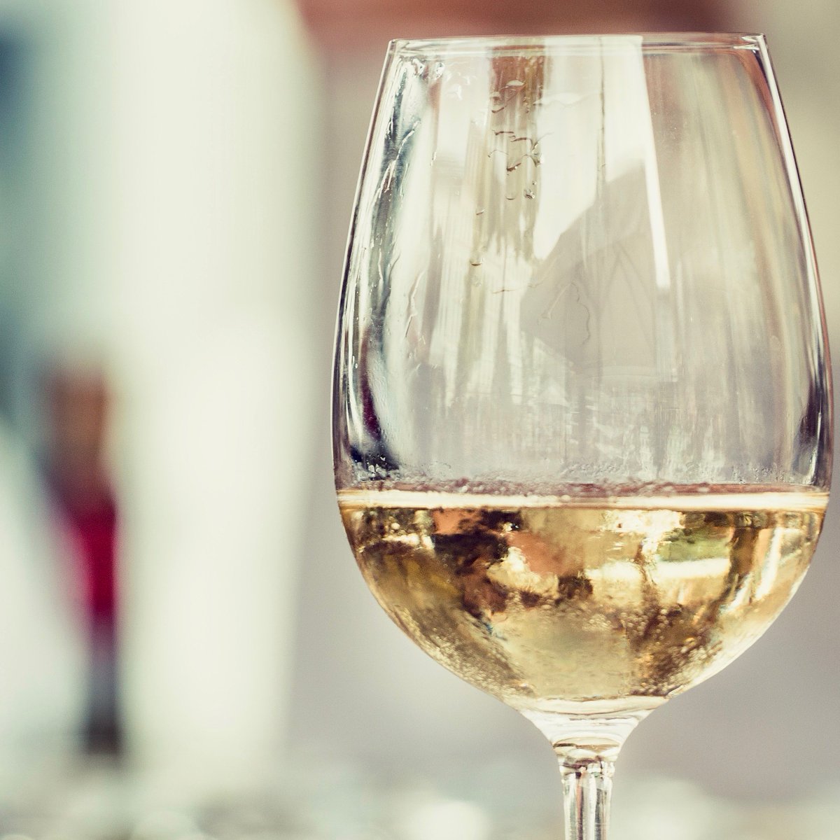 Tonight from 6pm-8pm is our complimentary wine tasting and 2x rewards! Plus, on June 22 we are hosting a Cupcakes and Wine event. If you haven't bought your ticket for June 22, see link in bio or visit rewards.4srg.com/events