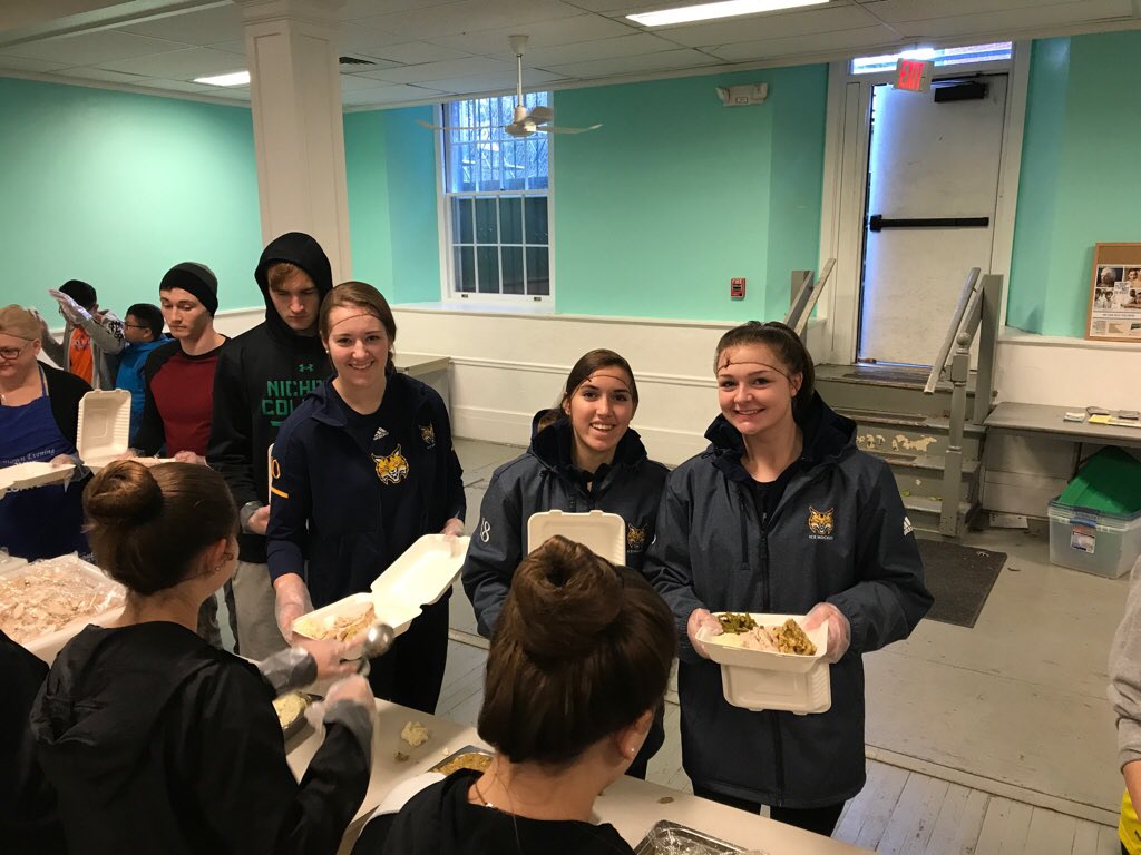 QU_WIH's tweet photo. Giving back to the Hamden and New Haven communities always puts smiles on our faces 😁 Our team completed numerous community service projects last year!

#20DaysofWOW https://t.co/Ol3l9Ar1su