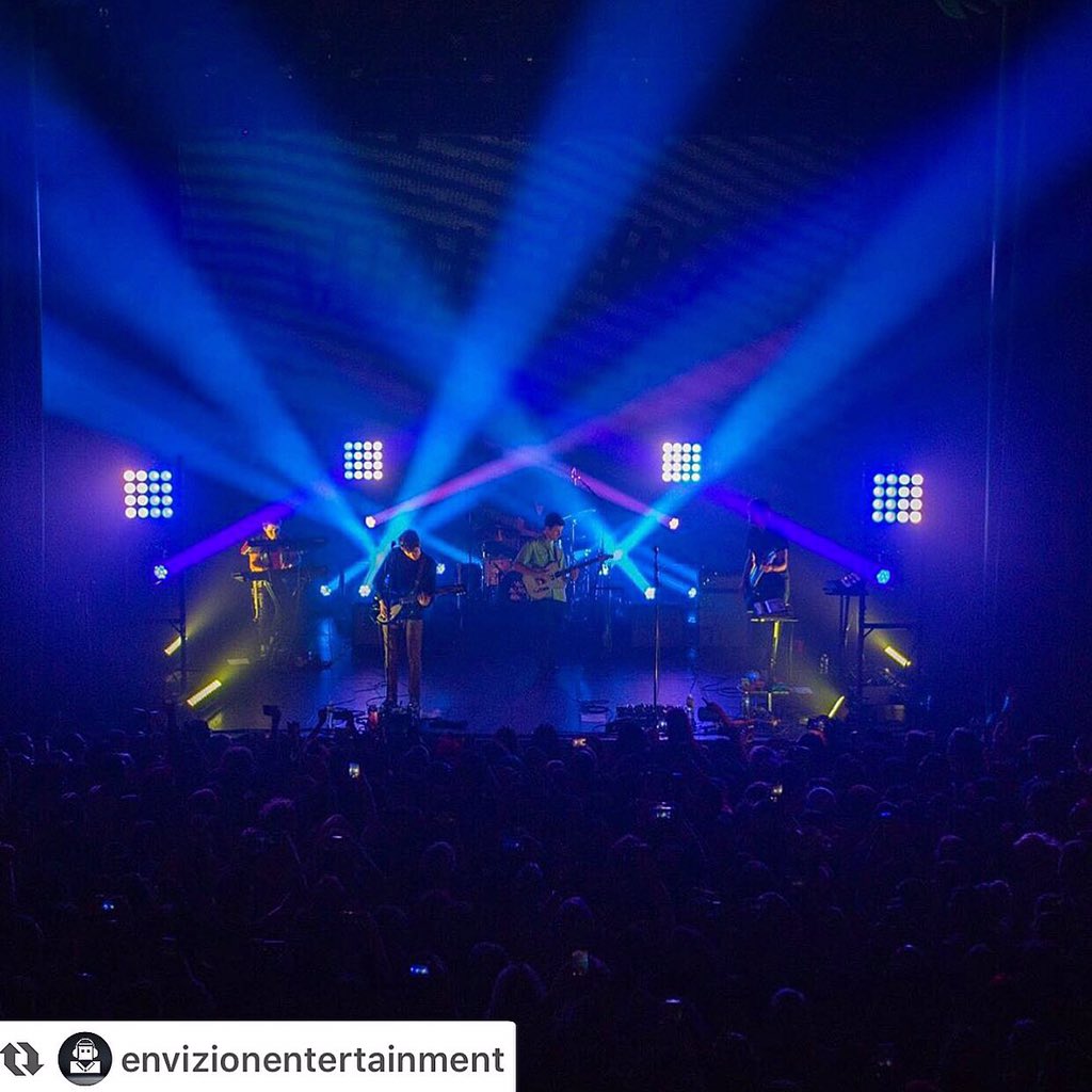 TheRobeWay's tweet photo. A #TourShotThursday in Los Angeles at the @FondaTheatre with the #Wallows “Nothing Happens” tour and the #lightingdesign created by Julien Reux working with touring LD Landon Fleisch &amp; using a rig with @Robelighting #LEDBeam 150 luminaires supplied by #EnvizionEntertainment. https://t.co/pRDRRVs9jh