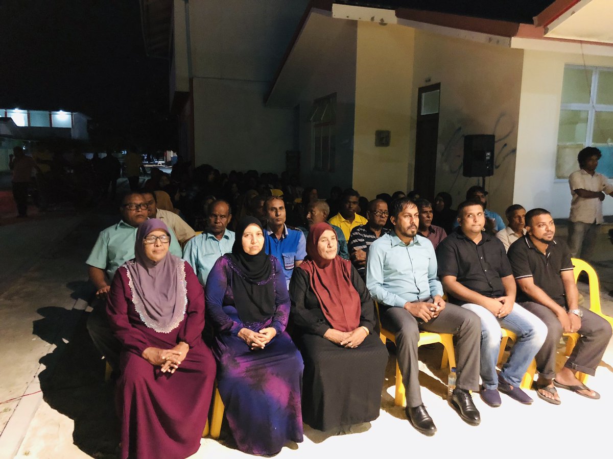 isse2019's tweet photo. Dhuvaafaru Dhaairaage Majilis Member Ismail Ahmed ge Office hulhuvumuge rasmihyaathu Allah SW Iraadhayaai eku feshigen kuriyah dhanee. @N4Isse11 

#DhuvaafaruDhaairaa
#MPIsmailAhmed https://t.co/l6zCbGLjCm