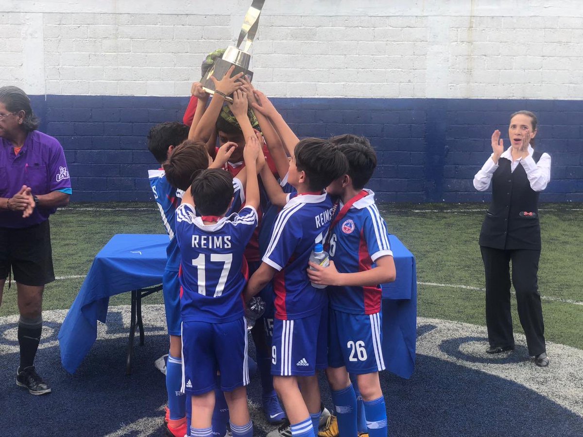 ReimsOficial's tweet photo. Felicidades a nuestros alumnos de 5 y 6 de primaria que fueron “Campeones de Liga Total Gol” #CampeonesReims #PrimariaReims @reimsprofes #futbol https://t.co/I57ixLOG8H