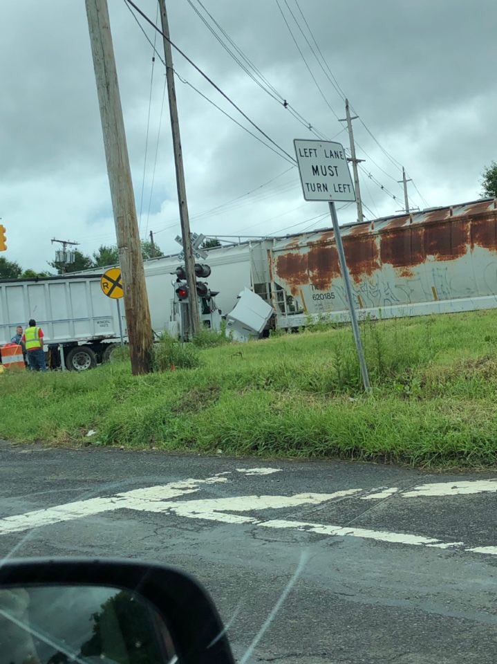 #RNJNEWS #BREAKING LOPATCONG TOWNSHIP, NJ (Warren County) - Emergency crews are on scene of tractor-trailer, train collision on Strykers Rd and Route 57.