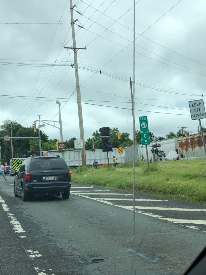 JayEdwardsWrnj's tweet photo. #RNJNEWS #BREAKING LOPATCONG TOWNSHIP, NJ (Warren County) - Emergency crews are on scene of tractor-trailer, train collision on Strykers Rd and Route 57. https://t.co/zDAgewHA1Q