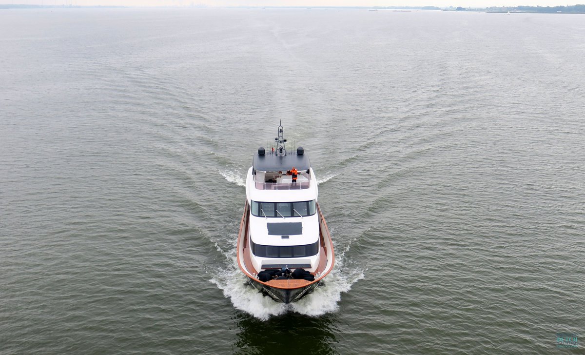 Dutchyachting's tweet photo. #VanderValkShipyard’s built #Jangada is equipped with two #MTU 12V2000M96L #engines, which are capable to deliver a #cruisingspeed of 18 #knots and a #maximumspeed of 24 knots, as the 32m #yacht shows here on #lake #Haringvliet and river #HollandsDiep. Photos by @DutchYachting. https://t.co/ju9Zwvibjf