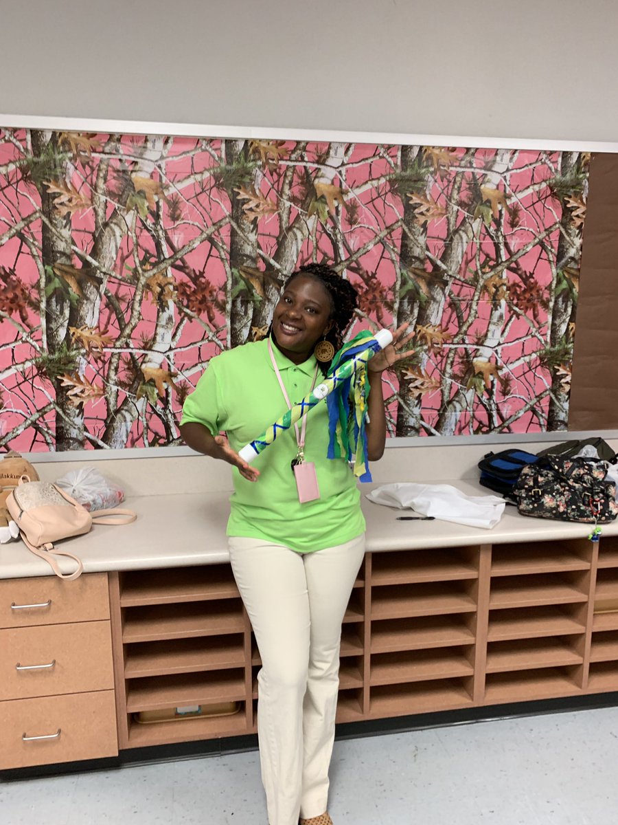 Briggitte_Adams's tweet image. So excited!   Jones summer camp received the spirit stick for the 1st week! OH YEA!!!!🙌🏼🙌🏼🙌🏼                   Judarrah Hawkins!!! My girl outstanding coordinator.
Oh yea Thank Judarrah for the slushes you surprised the staff with! 
#aisdsummercamp #jonescamp #elplorelearnshare