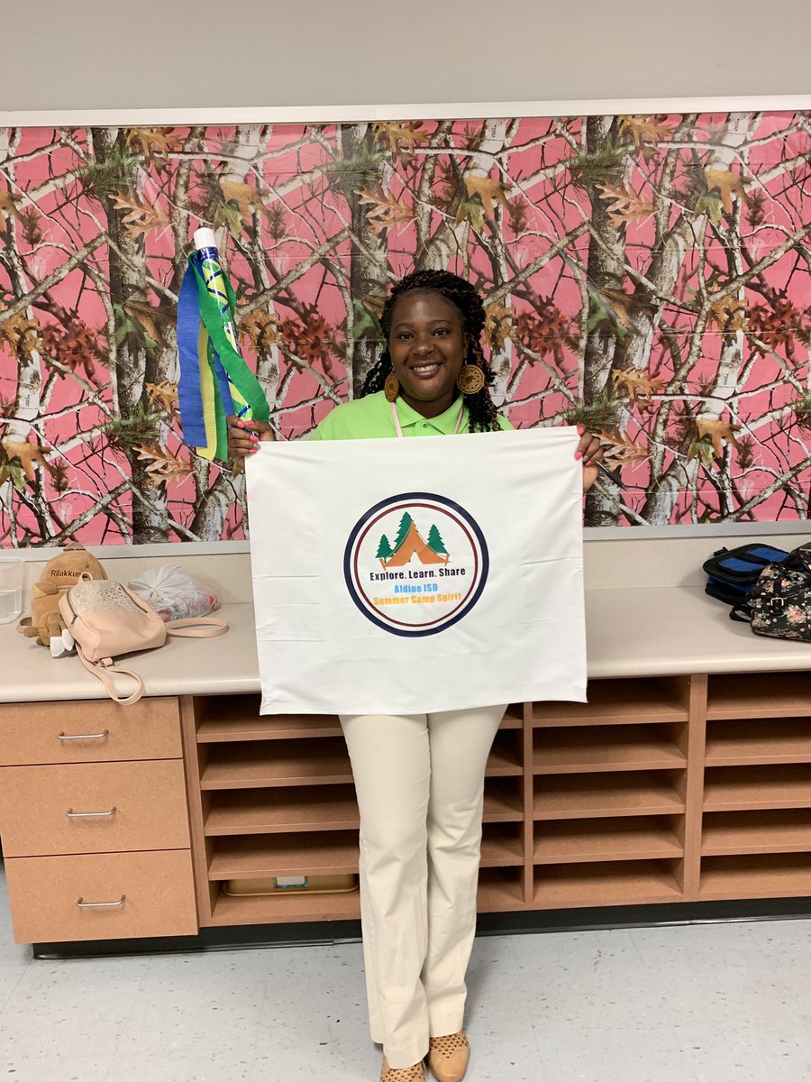 Briggitte_Adams's tweet image. So excited!   Jones summer camp received the spirit stick for the 1st week! OH YEA!!!!🙌🏼🙌🏼🙌🏼                   Judarrah Hawkins!!! My girl outstanding coordinator.
Oh yea Thank Judarrah for the slushes you surprised the staff with! 
#aisdsummercamp #jonescamp #elplorelearnshare