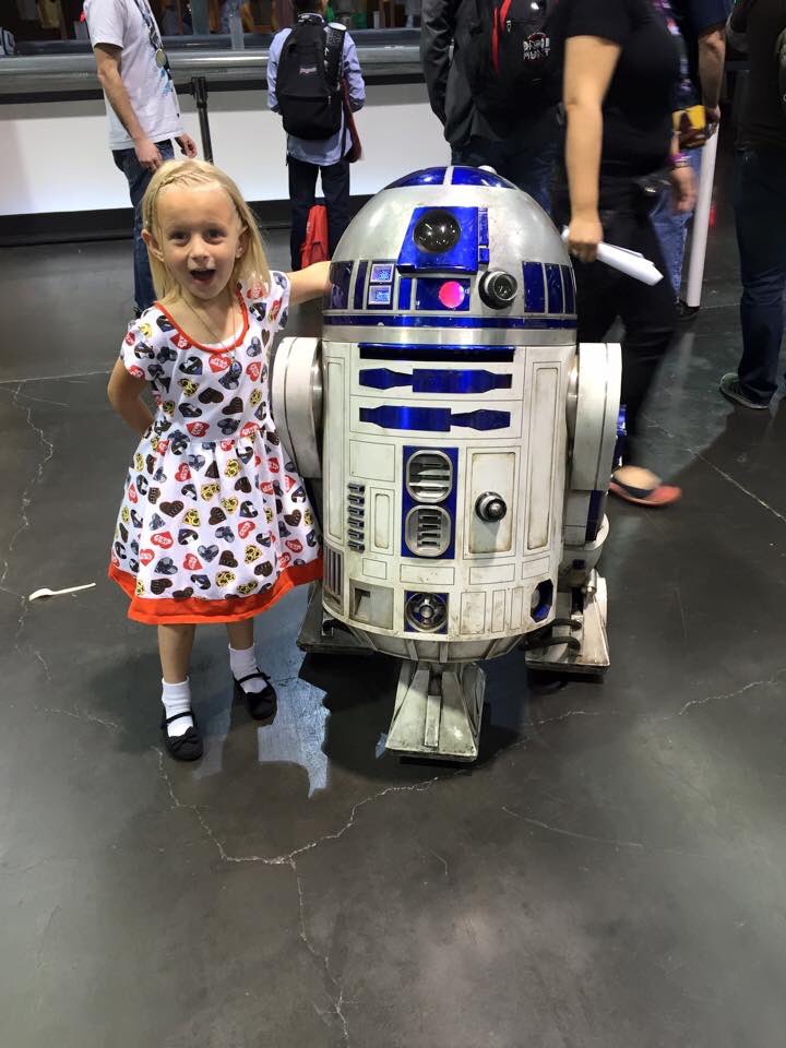 thelittleradish's tweet photo. My Sloane at #SWCA2015 she was a little 5 year old and at #SWCA2020 she will be almost 11. π±β€οΈ #r2d2 https://t.co/nzNJY1qoor
