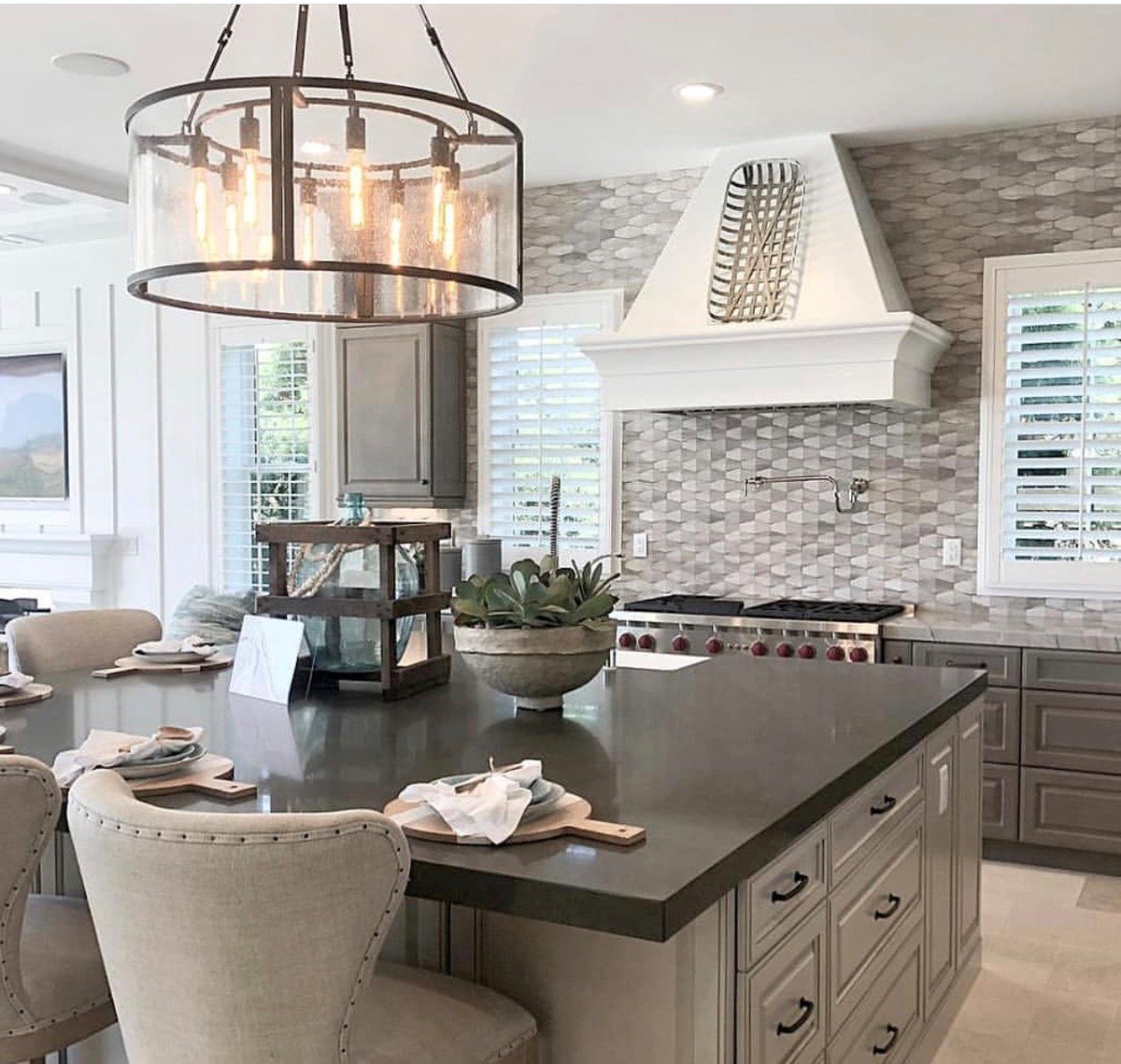 berrienfaust_'s tweet photo. What's your favorite thing about this kitchen? #somuchtolove #kitchendesign https://t.co/WZrhF5SXCj