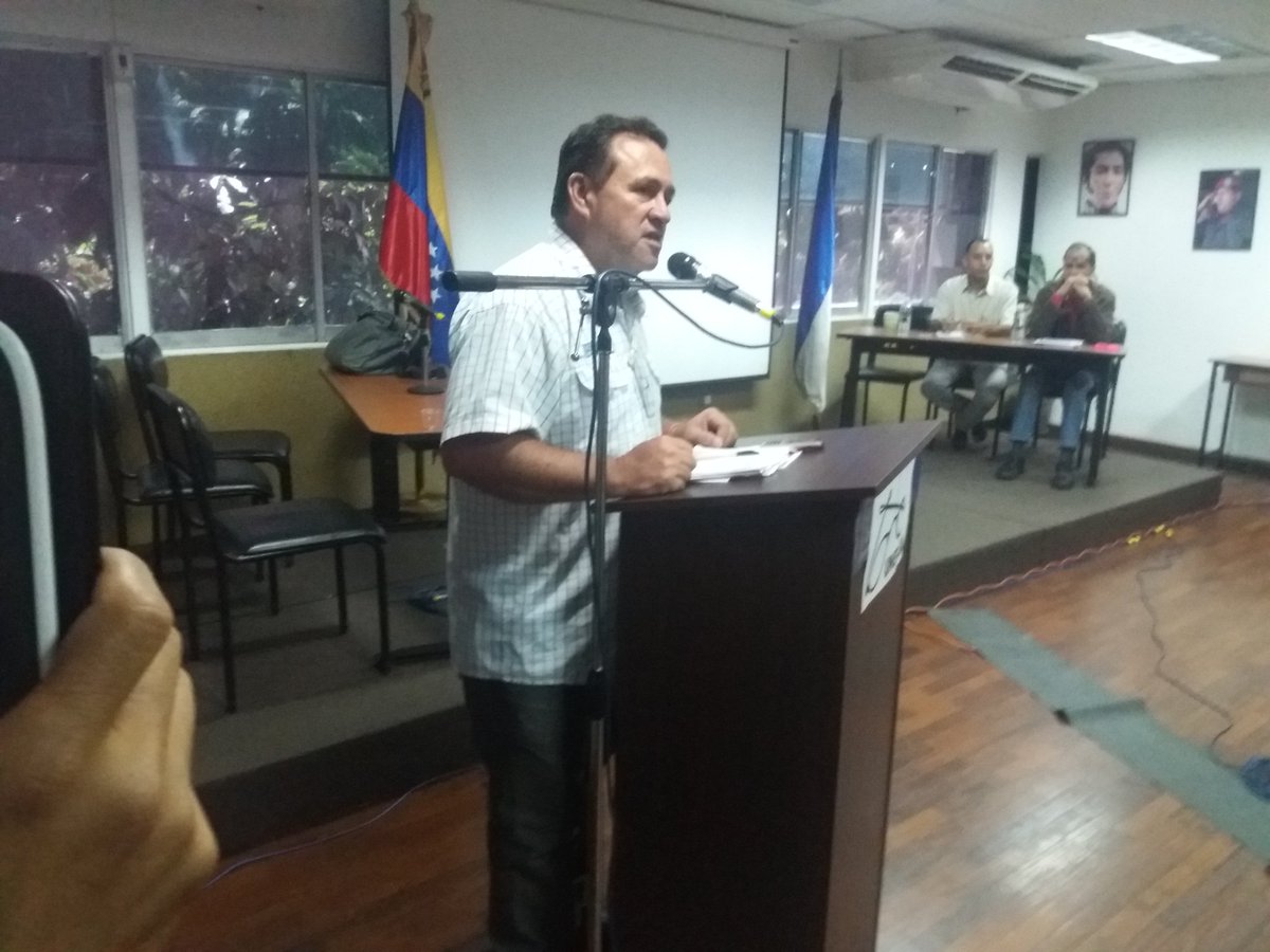 FtuvNoticia's tweet photo. #Hoy #13Jun en los espacio de la @UnexcaO se lleva a cabo el #CongresoConstituyenteUniversitario con la participación de @LeonMora77  @AndresEloyRuizA   @Orlando13684790  #ChavismoEnCombatePorLaPaz #VenezuelaEsCultura2019 #ChavismoEnCombatePorLaPaz #FtuvRevolucionaria https://t.co/pOcaq2AHjG