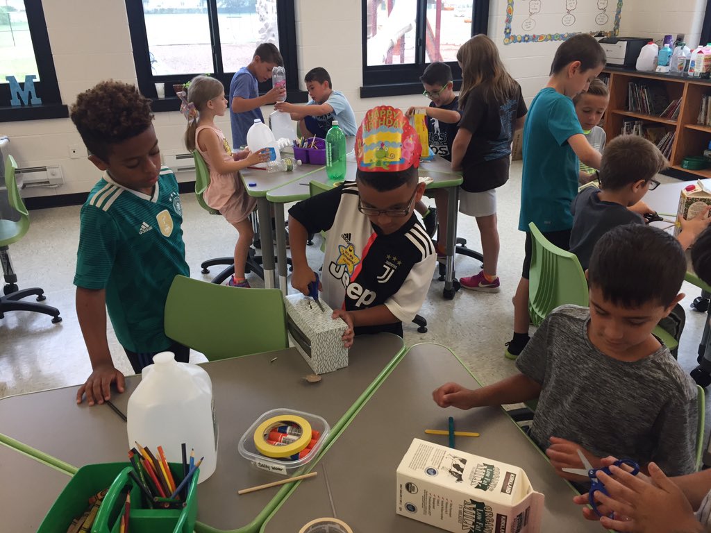 mskarfinkel's tweet photo. We are all about collaboration in the STEM lab! 👍🏼
Thank you to Mrs. Luca’s fourth graders for coming to assist Ms.Austin/ Ms.Formica’s first graders in creating their bird feeders! 🐦 https://t.co/uH0MVeF3vV