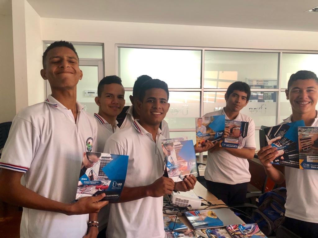 ecbtiPtoCol's tweet photo. Estudiantes del colegio Eustorgio Salgar en charla sobre “La importancia de la ingeniería en un mundo globalizado” y “La comunicación: un proceso de edificación del ser humano” en el CCAV Puerto Colombia. #Promocionprogramas @UniversidadUNAD @mardeliayolima @UnadZonaCaribe https://t.co/TvAyhbYDBW