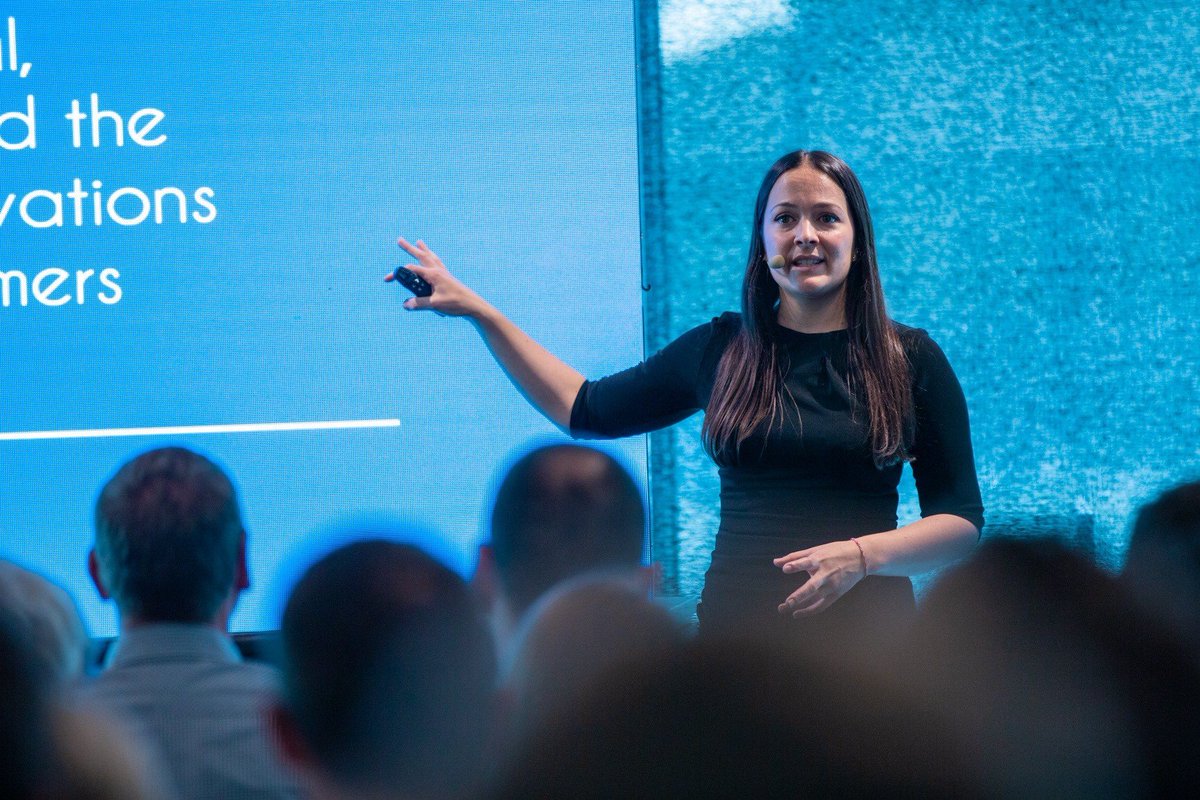 VFCorp's tweet photo. Digital innovation and customer experience are reshaping our industry. @NathalieNahai from #LuissHub provides insights on the topic at our 2019 EMEA Digital Summit. #PrioritizeDigital #VFDigitalSummit19 #VFDS19 #DigitalTalent19 #digitaltransformation https://t.co/52oEnngkU5