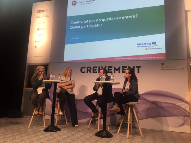 La creatividad, ¿clave para no quedarse atrás? Felizmente debatiendo en <a href="/bizbarcelona/">bizbarcelona</a>, con @Susanagraurahola (@SeedingGrowth), @CarlosCosialsRuiz (@IntegralInnovation) y @NataliaArango (<a href="/WisarTR/">Wisar</a> ), gracias a @cambrabcn -por <a href="/EvaFontanals/">Eva Fontanals</a>
