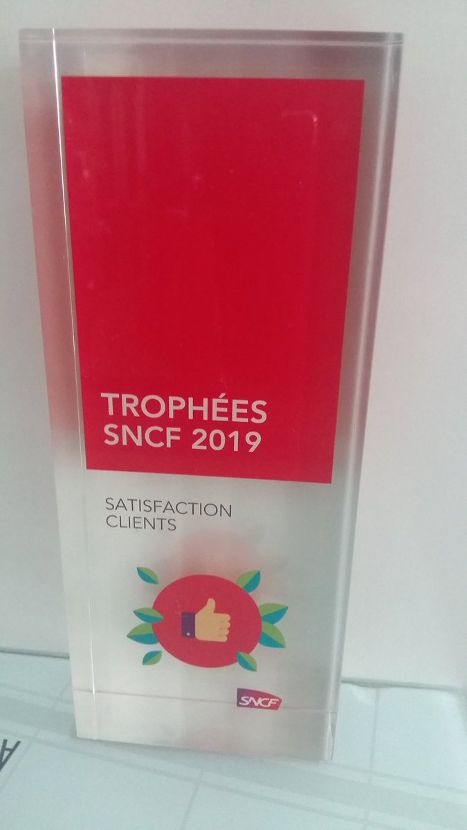 JEMINA2202's tweet photo. Sur une marche du podium des #TropheesSNCF2019 avec #MonAssistantVisuel, une solution pour nos clients sourds et malentendants qui reçoivent par notification écrite les annonces sonores des Chefs de bord.
Fière de la Team MAV 
@YannQUEVAL @xavier2k2z @VSpilleboutSNCF @SeWittmann https://t.co/0gk0S7Eprd