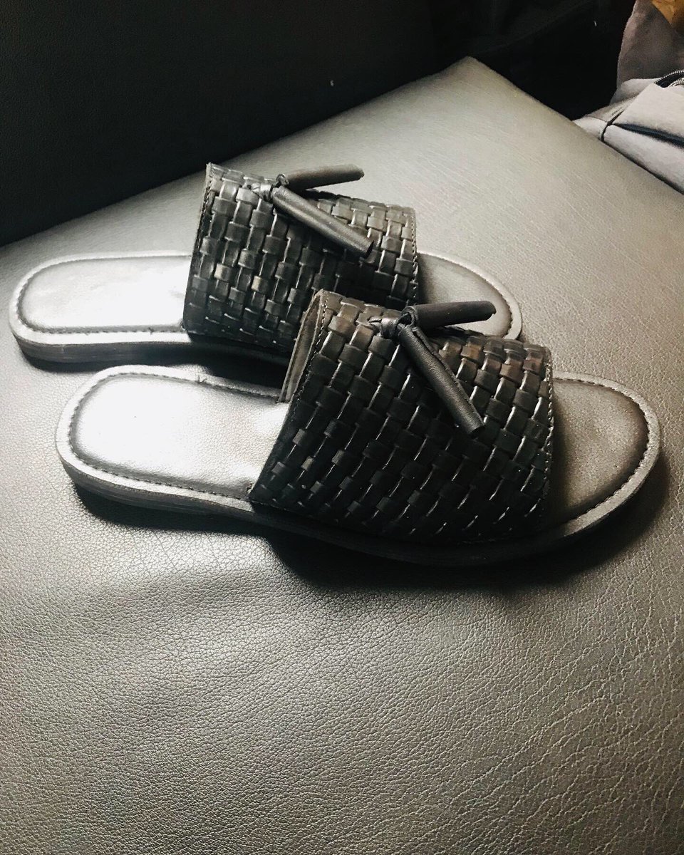 D_oghenzy's tweet photo. Gift Your Dad any of our Palm Slippers this Fathers Day💥👞🎁. Available in all sizes #FathersDay #FathersDay2019 https://t.co/sqE0FQjOoP