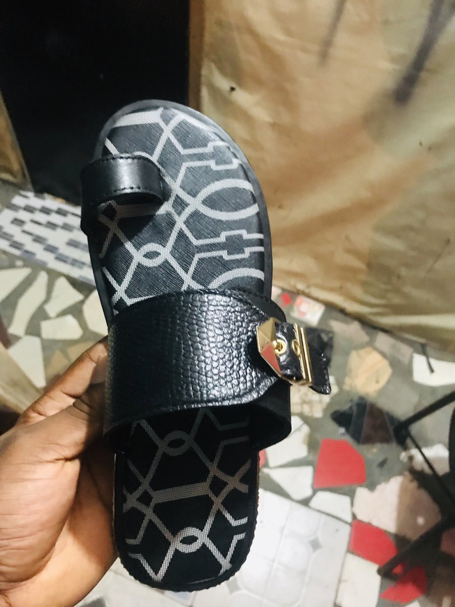 D_oghenzy's tweet photo. Gift Your Dad any of our Palm Slippers this Fathers Day💥👞🎁. Available in all sizes #FathersDay #FathersDay2019 https://t.co/sqE0FQjOoP