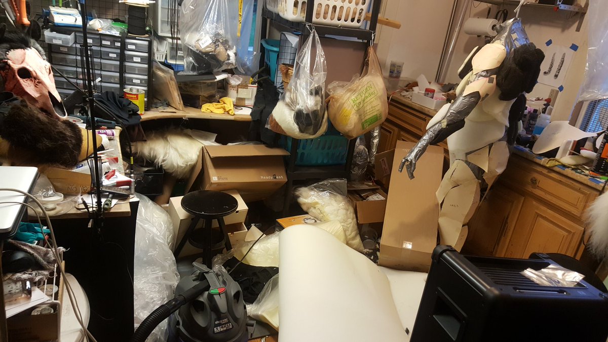 clckwrkcreature's tweet photo. One day I may dig my way out of here #trappedinworkshop #pleasesendsnacks https://t.co/7gmHueOZ0e