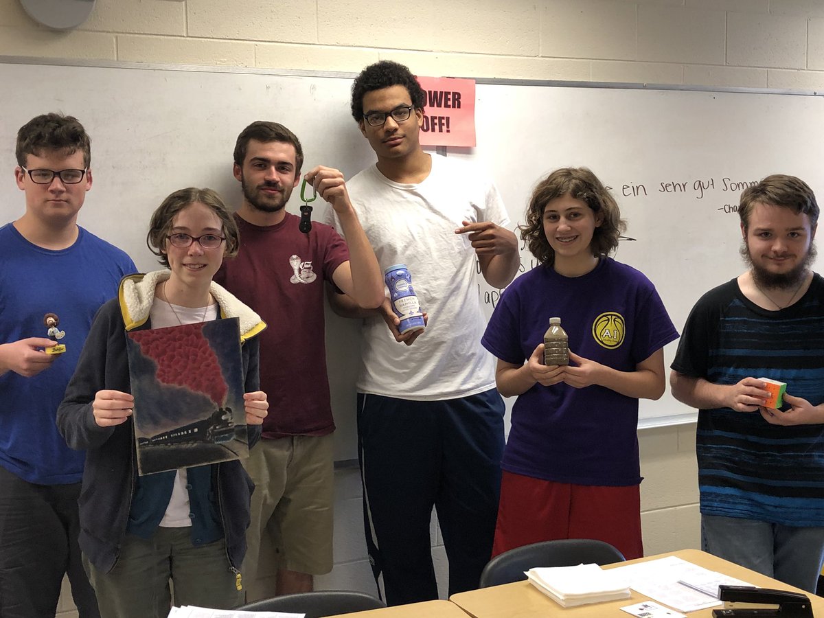 PHWorldLanguage's tweet image. German 3 students present their Ich... in einer Tüte projects