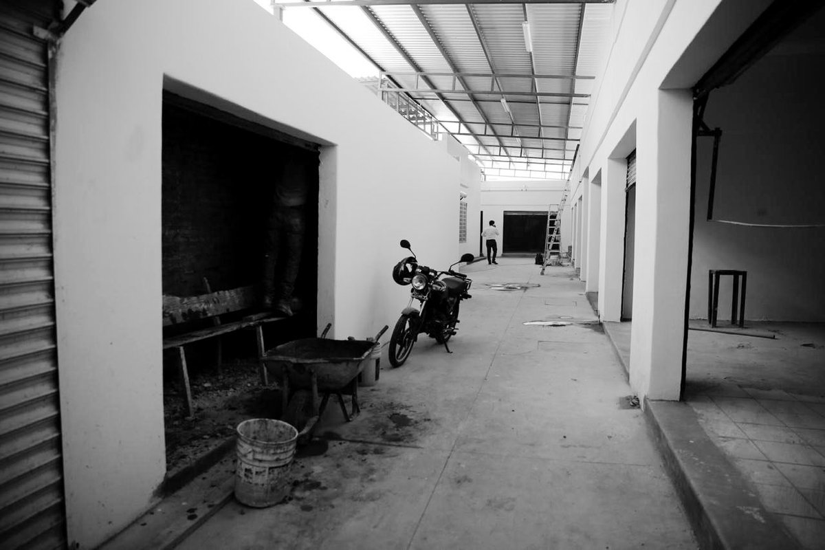 Llegue de pasadita a ver cómo van las obras en el mercado de Guamuchil y de ahí a las Jornadas. #PuroSinaloa 👊🏼 porque obra no supervisada... es obra no terminada. 😂