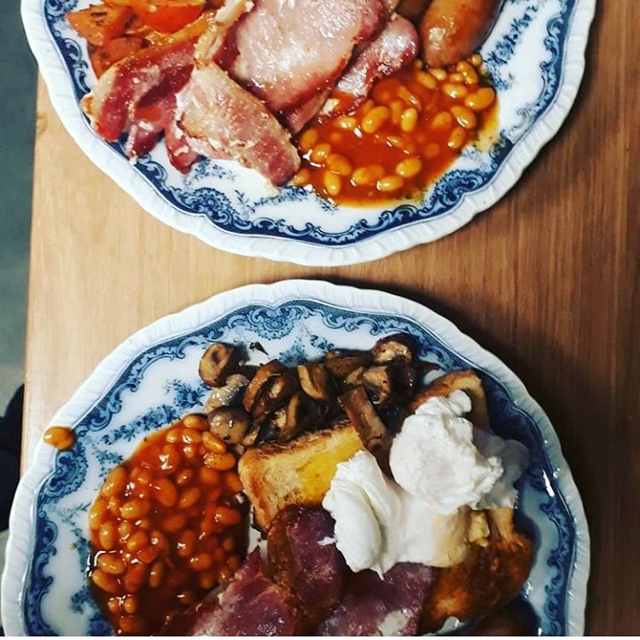 Happy Friday! Treat yourself and colleagues. Bacon Sandwich £2.50, Proctors Sausage Sandwich £2.50, Free Range Egg Sandwich £2. Dont forget we deliver within town centre. 08:00-10.30