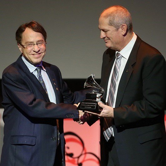 Be_A_Danielle's tweet photo. #DidYouKnow Ray Kurzweil was awarded the Technical Grammy Award at the 57th Grammy Awards, Special Merit Awards ceremony on February 7, 2015? ππΈ
#BeADanielle #RayKurzweil https://t.co/OUTvFtQhAl