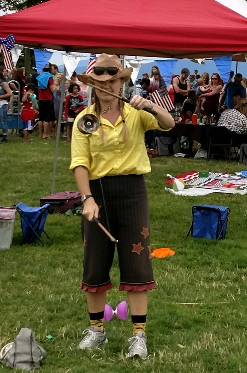 Bham_Chamber's tweet photo. Your kiddos will have a great time at the #Haggen4thofJuly celebration at Zuanich Point Park!  They'll be entertained by the #BellinghamCircusGuild, games, toys and Heady Virtual Reality for the big kids! 
The festivities start at 2-11pm with fireworks at 10:30pm. https://t.co/A5uCUFl48d