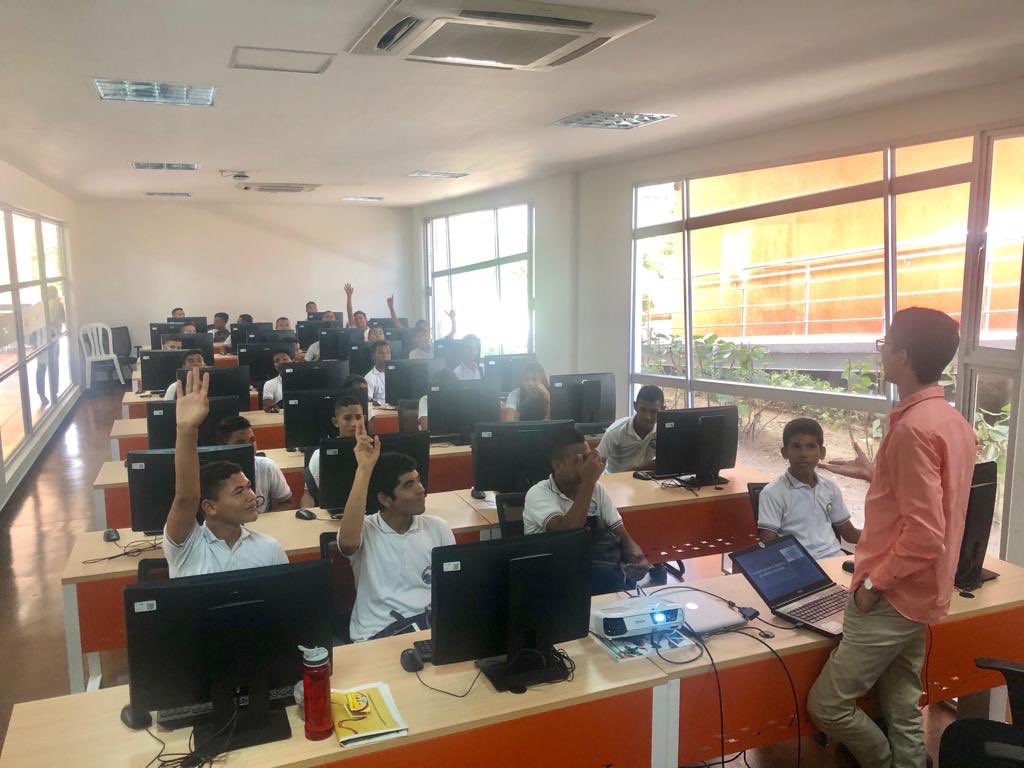ecbtiPtoCol's tweet photo. Durante visita de estudiantes de grado 11 del colegio Eustorgio Salgar, se realizó simulacro de pruebas saber 11 en la suite virtual del CCAV Puerto Colombia. #cooperacion #UNADenlasregiones #somosUNAD @UniversidadUNAD @mardeliayolima @UnadZonaCaribe @BelkysTeheran https://t.co/dqiCWFsq5d