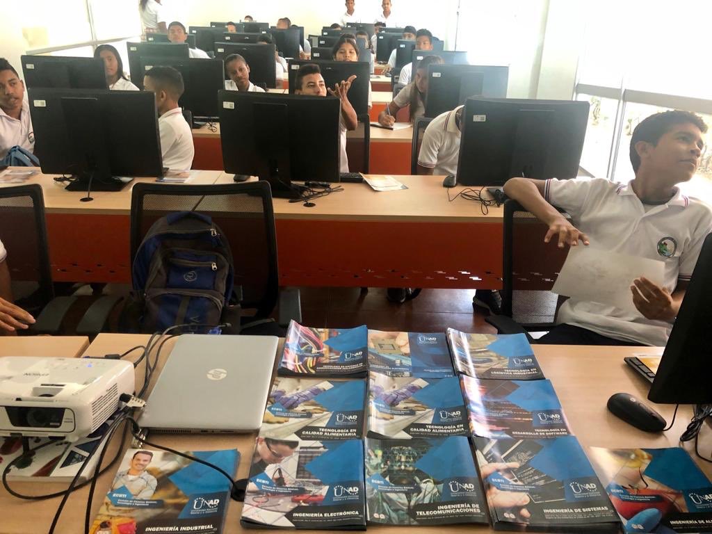 ecbtiPtoCol's tweet photo. Durante visita de estudiantes de grado 11 del colegio Eustorgio Salgar, se realizó simulacro de pruebas saber 11 en la suite virtual del CCAV Puerto Colombia. #cooperacion #UNADenlasregiones #somosUNAD @UniversidadUNAD @mardeliayolima @UnadZonaCaribe @BelkysTeheran https://t.co/dqiCWFsq5d