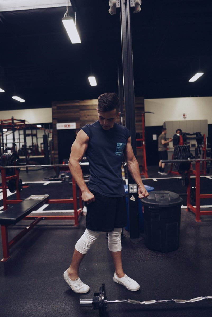 AndyCeniceros's tweet photo. lil summer diet progress... I can’t wait to stop doing cardio 🤪 https://t.co/VCiEX0WnB0