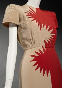 vickyhaddock's tweet photo. How I wish this fabulous exhibition could have been on last year during my MA research into the influence of film costumes on fashion in the 30s. I wonder if I can fit in a visit to the @ChicagoMuseum #SILVERSCREENCHI #1930s #fashionhistory #film #costume
https://t.co/HkARhQO61a https://t.co/uiS5QERCZq