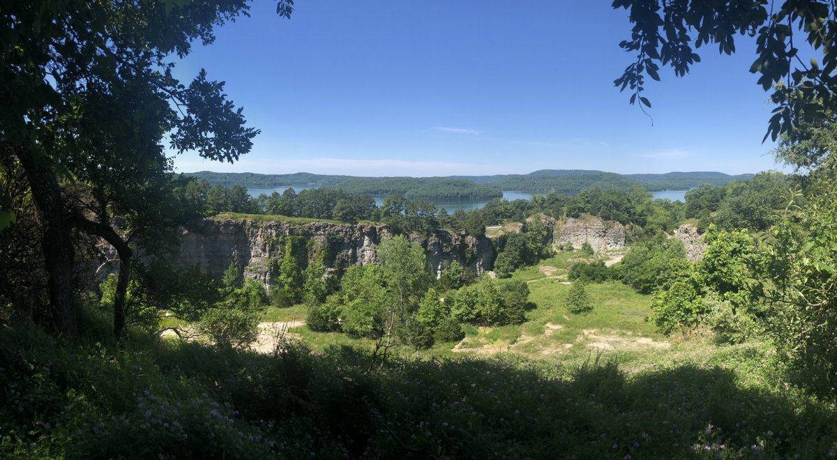 CourtneyLHall's tweet photo. Hiking views #thenaturalstate #getoutside https://t.co/9wI3p5gzz7
