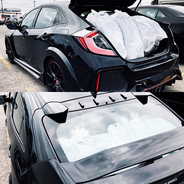 EvanMcCosham's tweet photo. Not too many Nürburgring lap record holders can hold a full set of tires in their trunk *with* seating for 4! Impressed.
#hondacivic #typer #fk8 #nurburgring #nordschleife @hondacanada @michelin https://t.co/xseNpacWLw