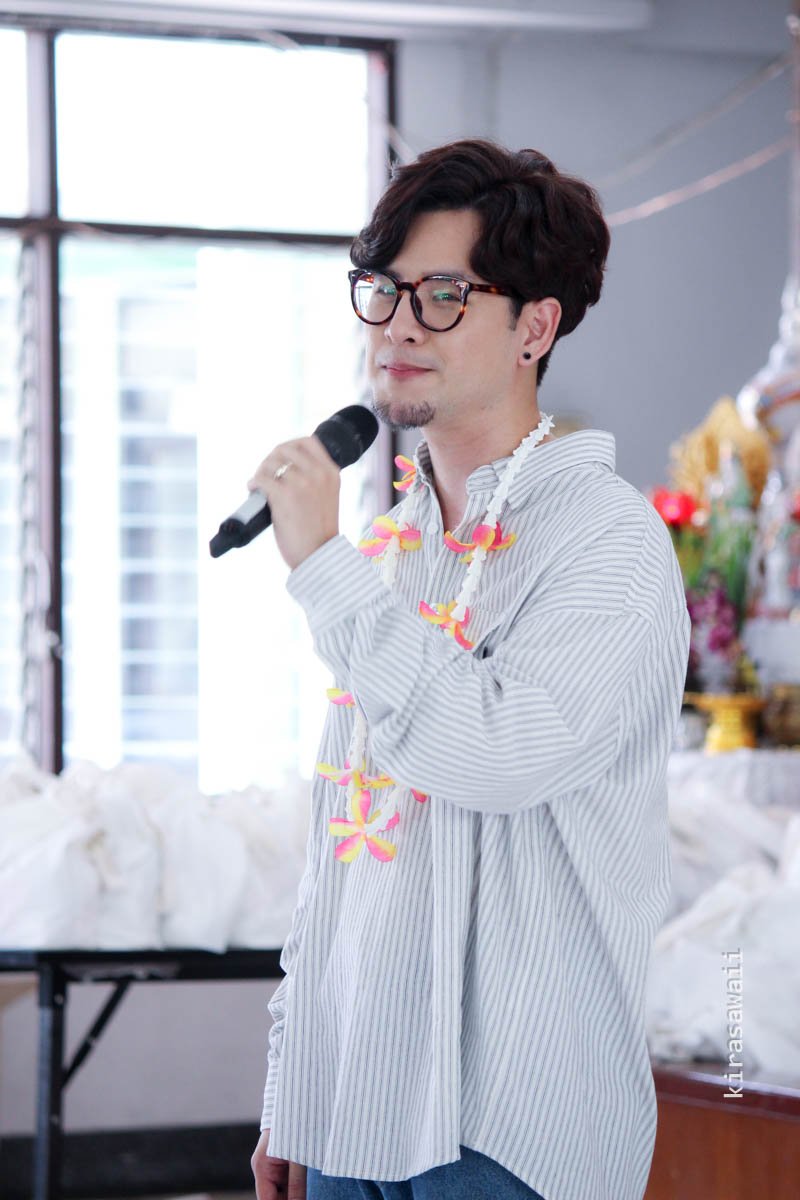 Kirasawaii's tweet photo. @Tom_Isara จริงๆ เมื่อก่อนเป็นสายป๊อดนะ... ไม่กล้าสบตา เจอบีมทีก็คือตายไปเรยจ่ะ จนได้คำแนะนำจาก @mixed_blessing ว่าให้ไปบ่อยๆ อยู่เรื่อยๆ แล้ววิชาเราจะแกร่งกล้า(?)มากขึ้น ...
ตอนนี้ก็เลยกลายเป็นสายกวนติงเมนไปแร้วนะฮะ... 😂
แต่ทั้งหมดก็เพราะรักแหละ !! จริงๆ นะ
#TomIsara #TomIsara3rdmeet https://t.co/C5H2cxOOKp