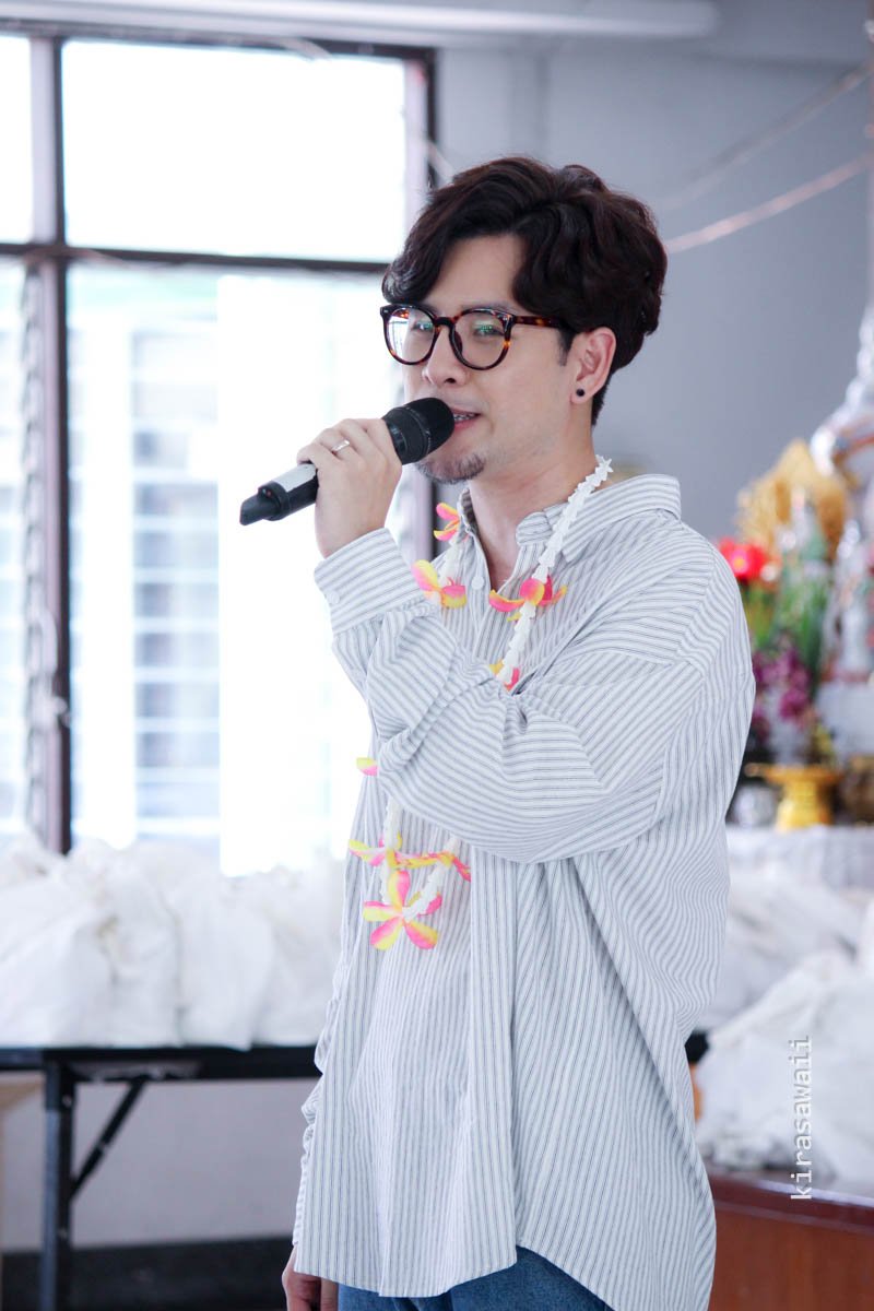 Kirasawaii's tweet photo. @Tom_Isara จริงๆ เมื่อก่อนเป็นสายป๊อดนะ... ไม่กล้าสบตา เจอบีมทีก็คือตายไปเรยจ่ะ จนได้คำแนะนำจาก @mixed_blessing ว่าให้ไปบ่อยๆ อยู่เรื่อยๆ แล้ววิชาเราจะแกร่งกล้า(?)มากขึ้น ...
ตอนนี้ก็เลยกลายเป็นสายกวนติงเมนไปแร้วนะฮะ... 😂
แต่ทั้งหมดก็เพราะรักแหละ !! จริงๆ นะ
#TomIsara #TomIsara3rdmeet https://t.co/C5H2cxOOKp