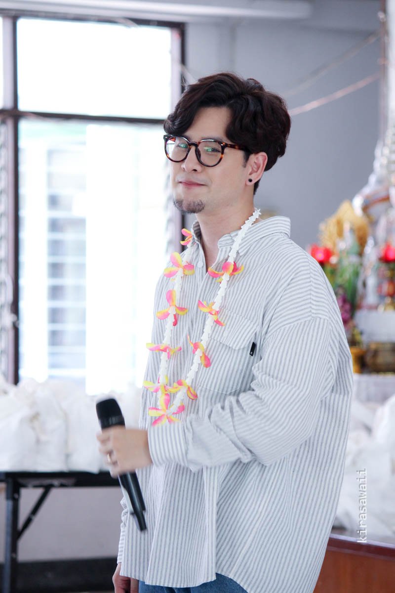 Kirasawaii's tweet photo. @Tom_Isara จริงๆ เมื่อก่อนเป็นสายป๊อดนะ... ไม่กล้าสบตา เจอบีมทีก็คือตายไปเรยจ่ะ จนได้คำแนะนำจาก @mixed_blessing ว่าให้ไปบ่อยๆ อยู่เรื่อยๆ แล้ววิชาเราจะแกร่งกล้า(?)มากขึ้น ...
ตอนนี้ก็เลยกลายเป็นสายกวนติงเมนไปแร้วนะฮะ... 😂
แต่ทั้งหมดก็เพราะรักแหละ !! จริงๆ นะ
#TomIsara #TomIsara3rdmeet https://t.co/C5H2cxOOKp