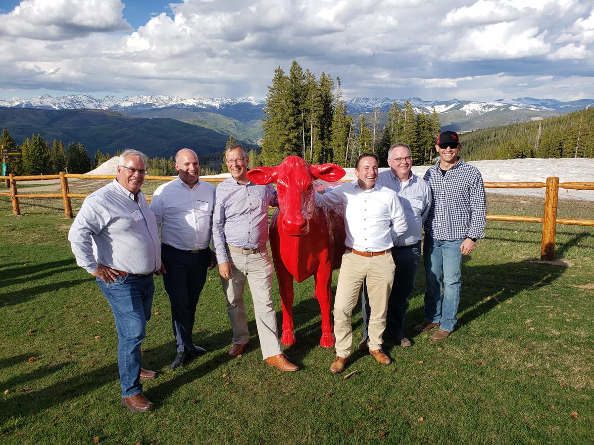 DairyRobot's tweet photo. Dairy farmers &amp; Lely employees enjoyed the 2019 @ConnectDairy in Colorado, where they had the opportunity to talk with producers in the dairy industry and hear Lely CEO Alexander van der Lely speak. https://t.co/1sJPHYAyfp