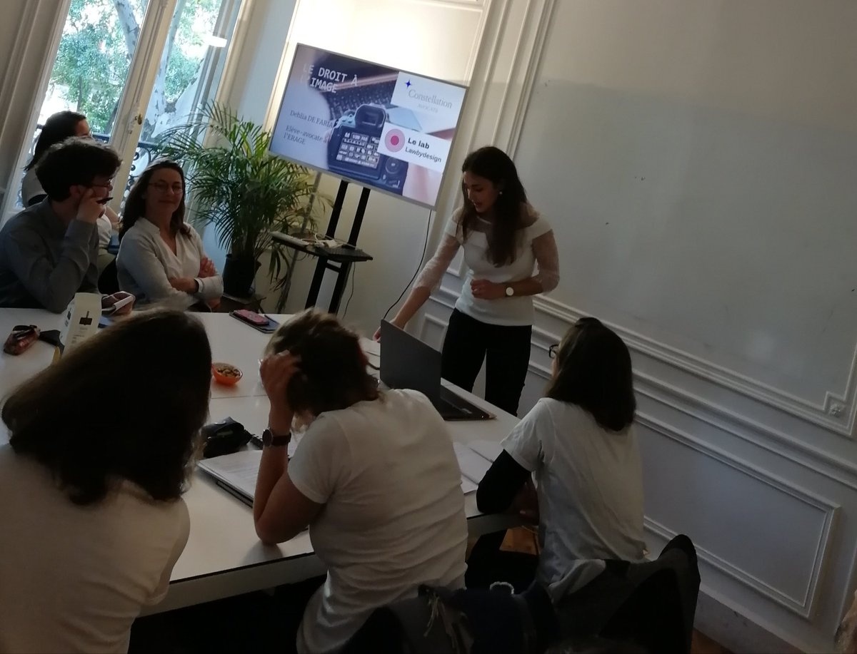 LSLeLab's tweet photo. Delhia, élève avocate @ERAGE_ , présente son projet #lawbydesign : recours au #storytelling pour sensibiliser à des notions de PI les élèves d'une école de communication https://t.co/1es1Loysl2