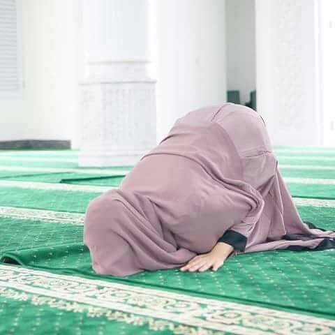 مااحلي سجود لربي العالمين