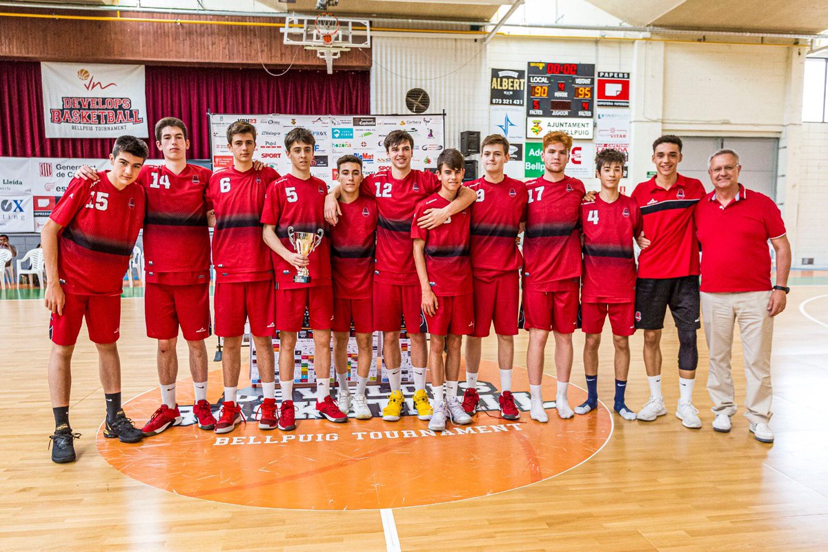 VMDevelops's tweet photo. ¡Así de felices recibían las copas en el grupo A y B!🥇🥈👏🏻
·
Grup A 
🥇@valenciabasket 
🥈@BasketZaragoza 
·
Grup B
🥇@CBTERRALFAS 
🥈@CNTarrega 
·
¿Estará @valenciabasket ganándose la reputación de invencible en Bellpuig?🏆😎🍾 https://t.co/mZVtXkx1Sp