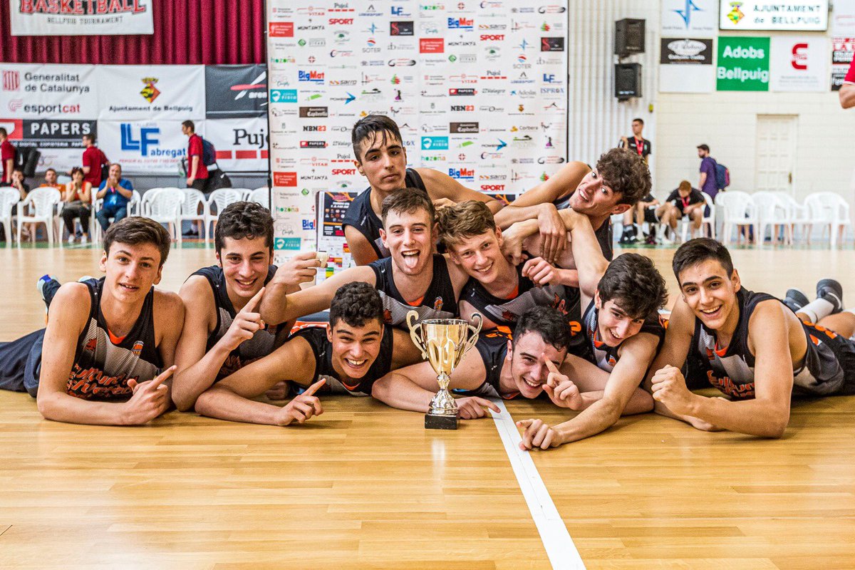 VMDevelops's tweet photo. ¡Así de felices recibían las copas en el grupo A y B!🥇🥈👏🏻
·
Grup A 
🥇@valenciabasket 
🥈@BasketZaragoza 
·
Grup B
🥇@CBTERRALFAS 
🥈@CNTarrega 
·
¿Estará @valenciabasket ganándose la reputación de invencible en Bellpuig?🏆😎🍾 https://t.co/mZVtXkx1Sp