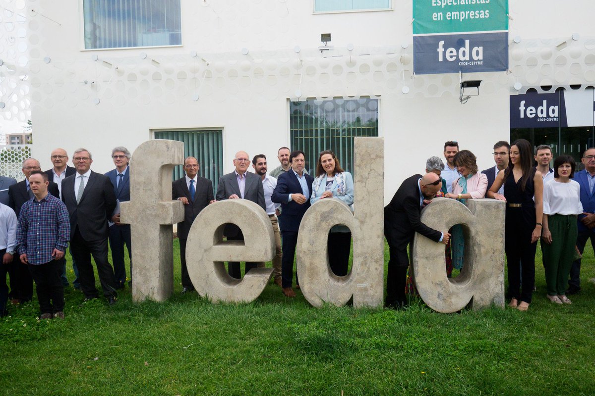 La_Cerca's tweet photo. #Albacete ⏩ VÍDEO - @EmpresariosFEDA presenta a los galardonados en los XX Premios Empresariales 'San Juan' 2019  @FundlaCaixa @caixabank @Fecaminclusivo @SanidadAlbacete @AspronaAlbacete https://t.co/RJIVcSHAXX https://t.co/nvuFdbxQsD