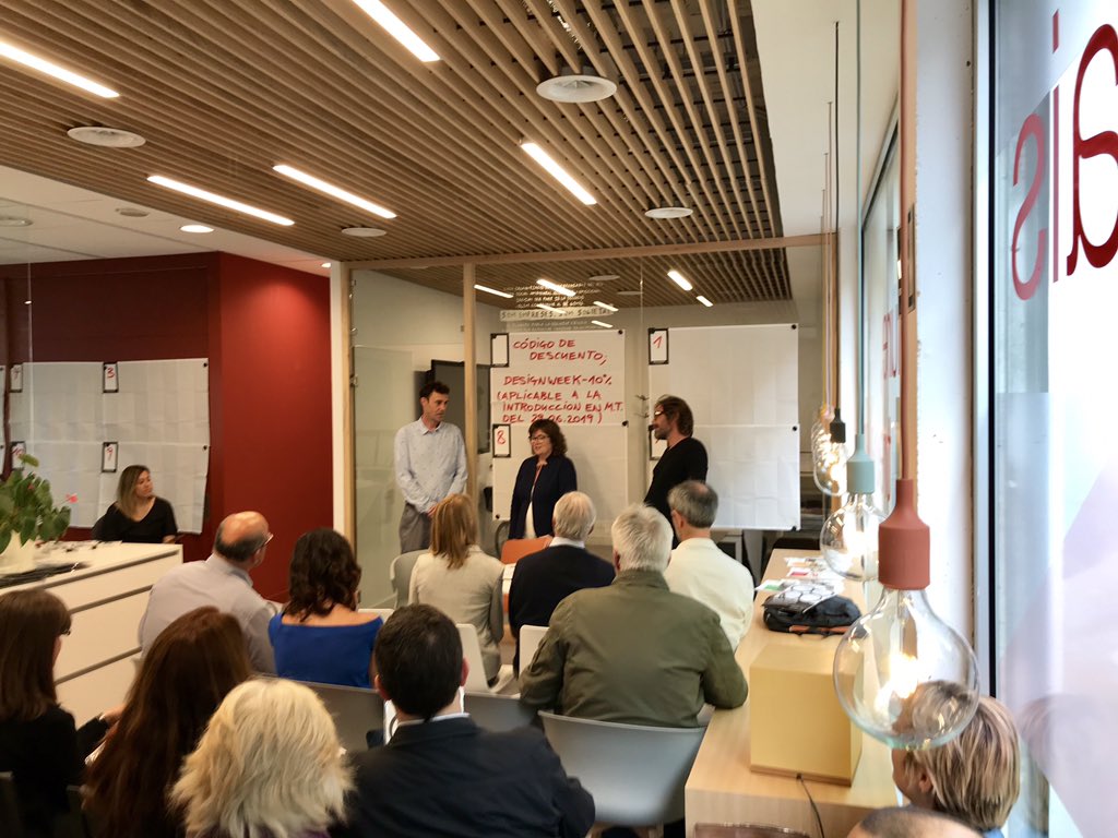 Eycom_RRPP's tweet image. #BarcelonaDesignWeek, sesión de co-creación para detectar los retos de tu espacio de trabajo bajo las tendencias de presente y futuro @grup_efebe