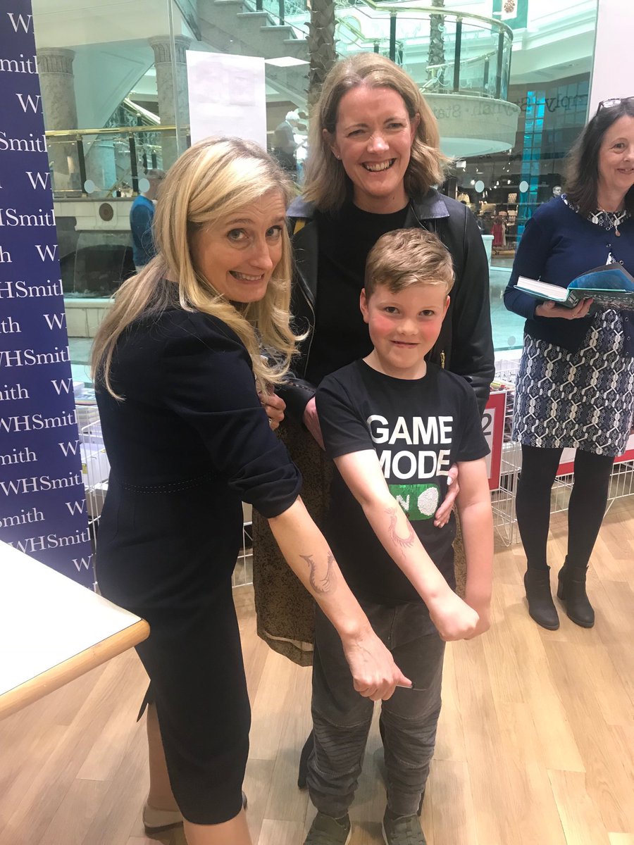 CressidaCowell's tweet image. Thankyou to the brilliant team at @WHSmith in the Trafford Centre, Manchester for a lovely event and thankyou to all who came #Dragonmarksforever #WizardsofOnce #TwiceMagic