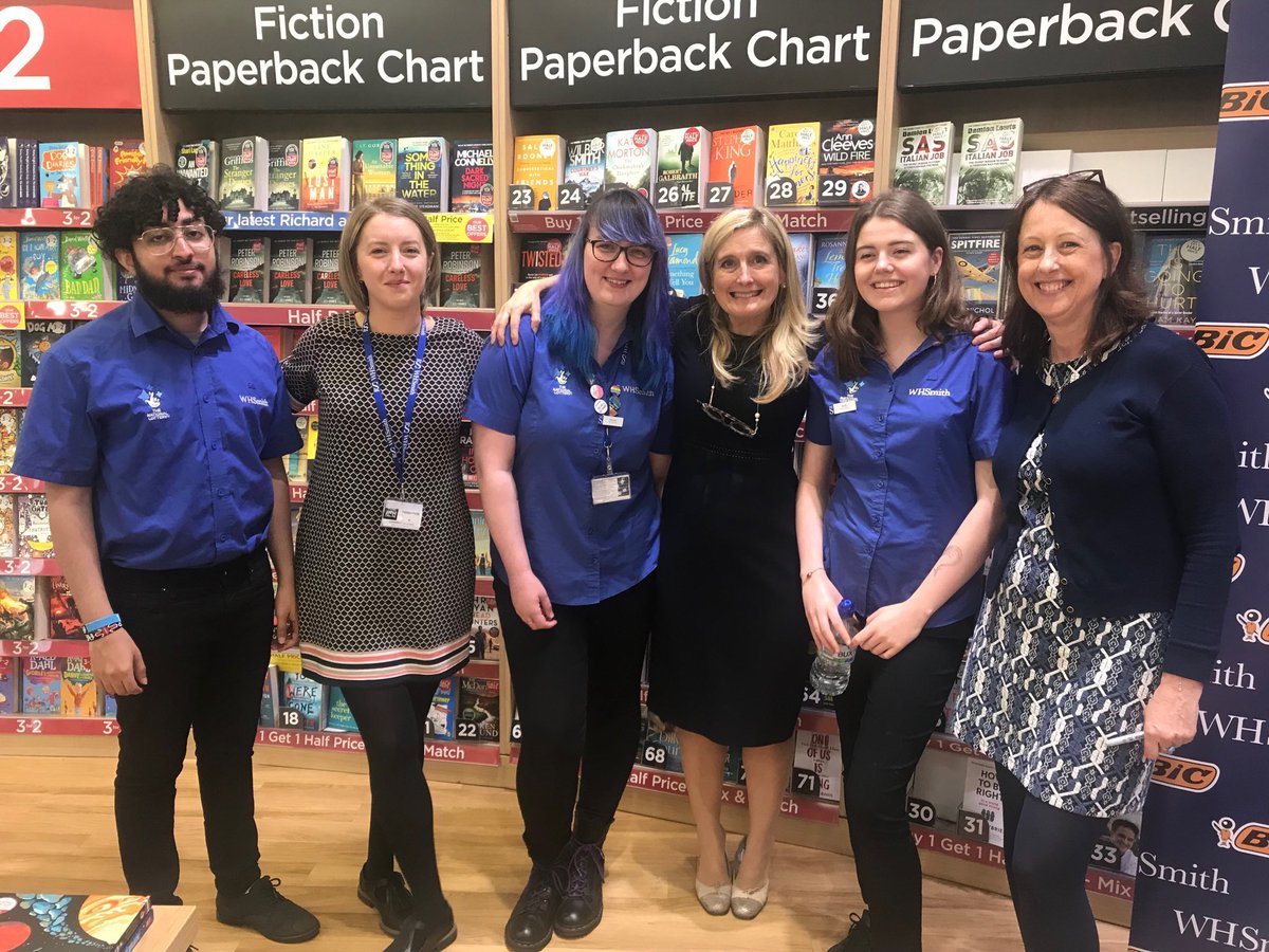 CressidaCowell's tweet image. Thankyou to the brilliant team at @WHSmith in the Trafford Centre, Manchester for a lovely event and thankyou to all who came #Dragonmarksforever #WizardsofOnce #TwiceMagic