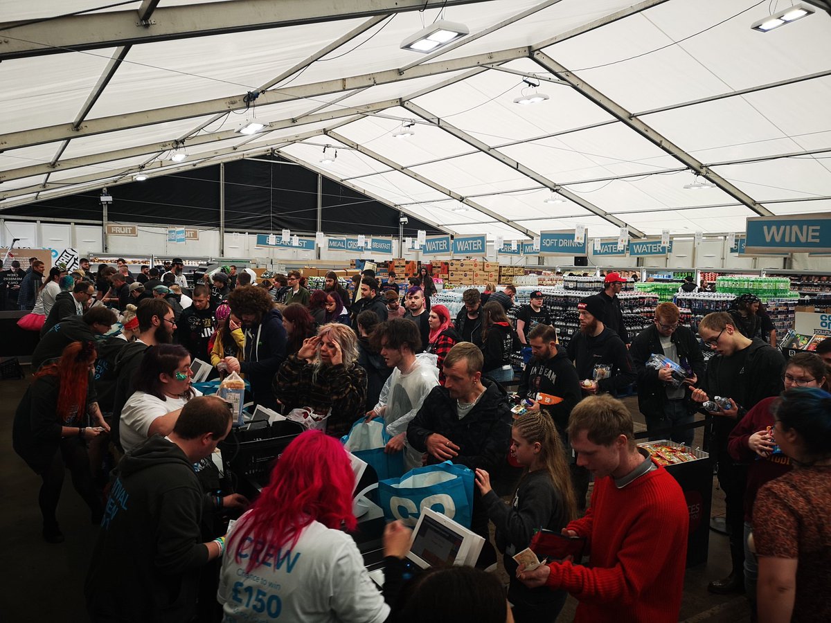 bexx561's tweet photo. Unbelievable day at Download today!!!
I don't think I've ever been this exhausted, but my god it was fun! Roll on tomorrow!
#teamdownload #coopuk #coopukcolleagues #itswhatwedo #downloadfestival https://t.co/aI3QJnYsQS